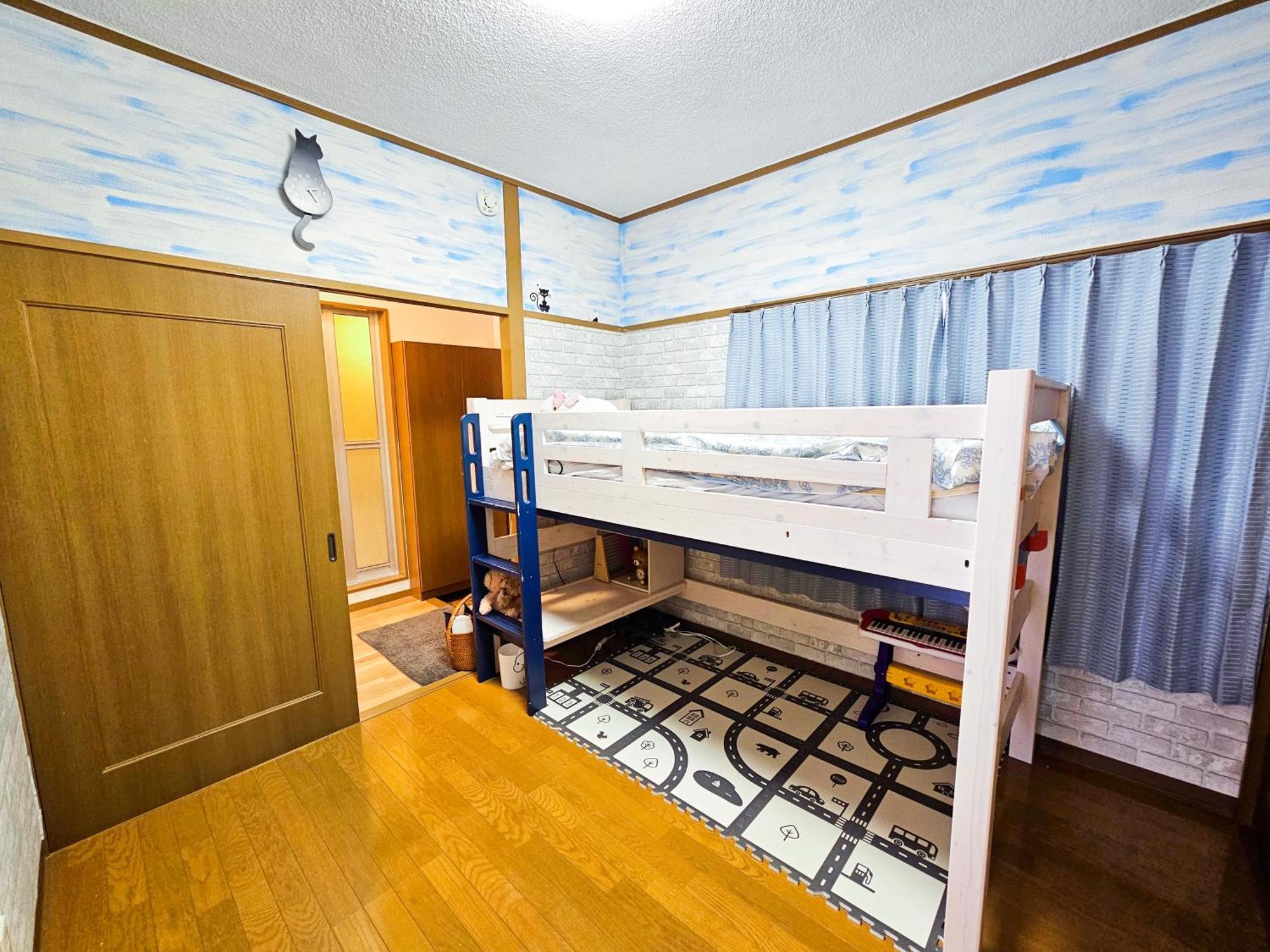 603. Lively City.near Koiwa St.disneyland/airport Direct Bus. Tokio