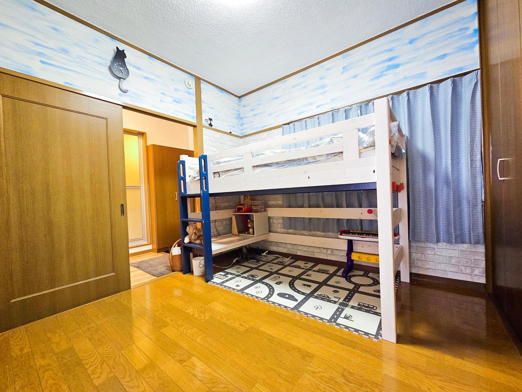 603. Lively City.near Koiwa St.disneyland/airport Direct Bus. * Tokio